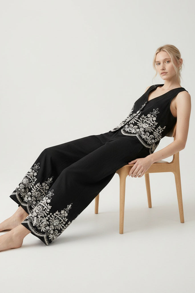 Co-ord set γιλέκο-παντελόνα με κέντημα σε μαύρο