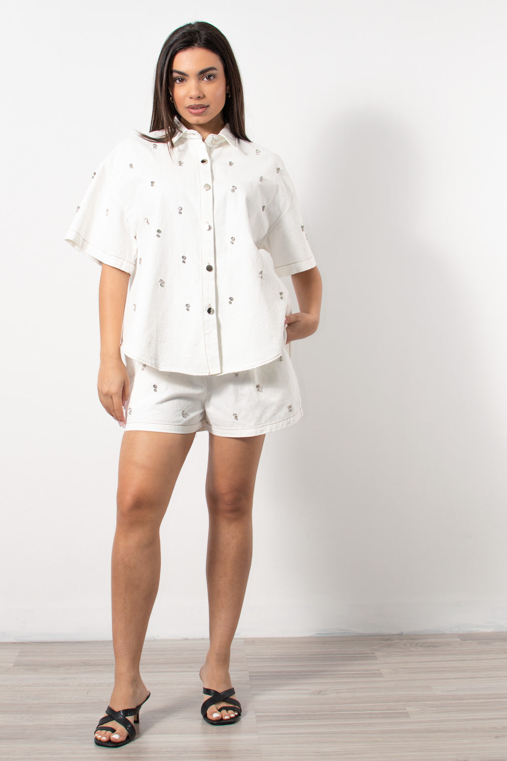 Λευκό denim co-ord set πουκαμίσα/σορτς oversized από τη Silla Jo.