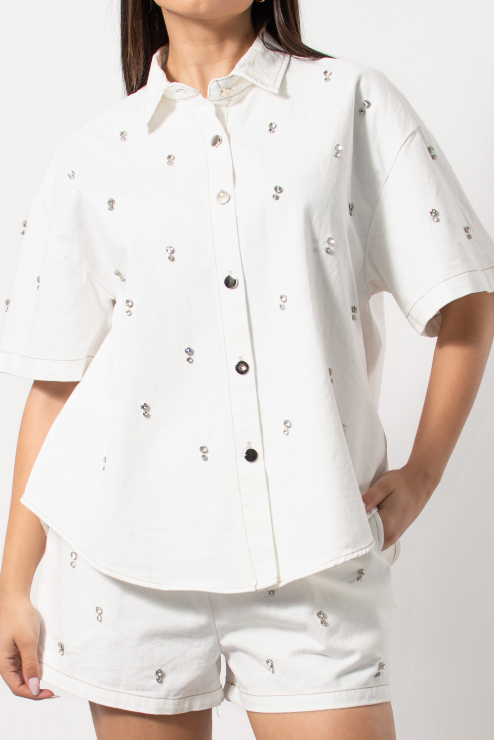 Λευκό denim co-ord set πουκαμίσα/σορτς oversized από τη Silla Jo.