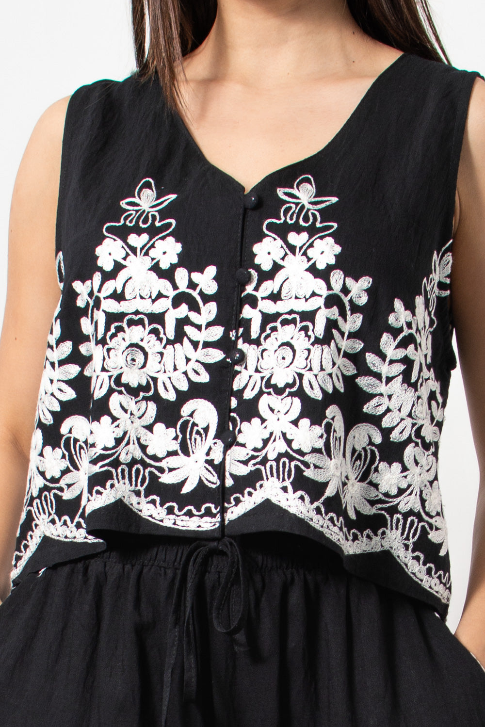 Co-ord set γιλέκο-παντελόνα με κέντημα σε μαύρο