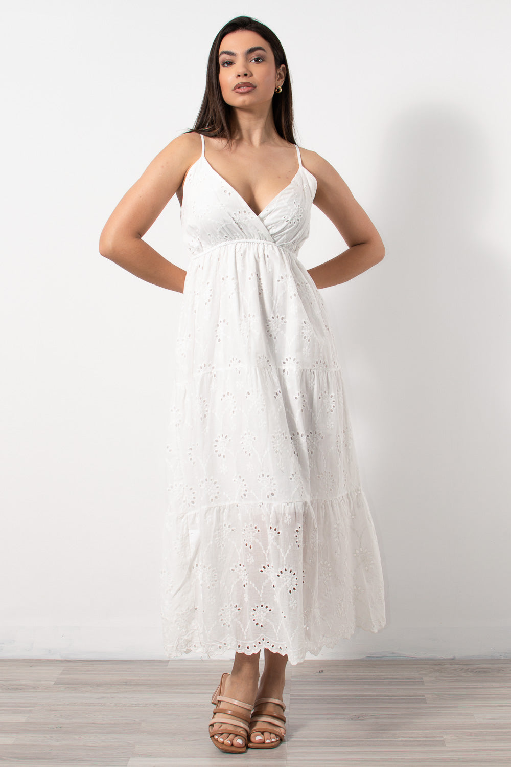 Φόρεμα μακρύ κιπούρ σε λευκό χρώμα από τη Silla Jo.