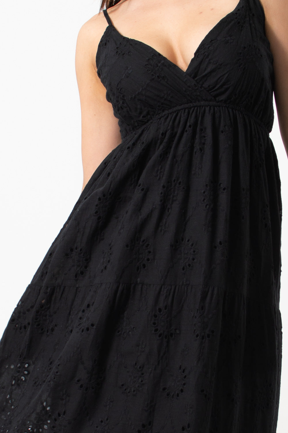 Μαύρο μακρύ φόρεμα κιπούρ Silla Jo, κομψό και σικ για κάθε περίσταση.