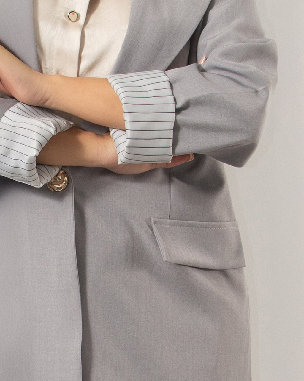 Γυναικείο ανοιξιάτικο σετ σακάκι παντελόνα one size σε γκρι χρώμα. Δωρεάν Μεταφορικά. Silla Jo