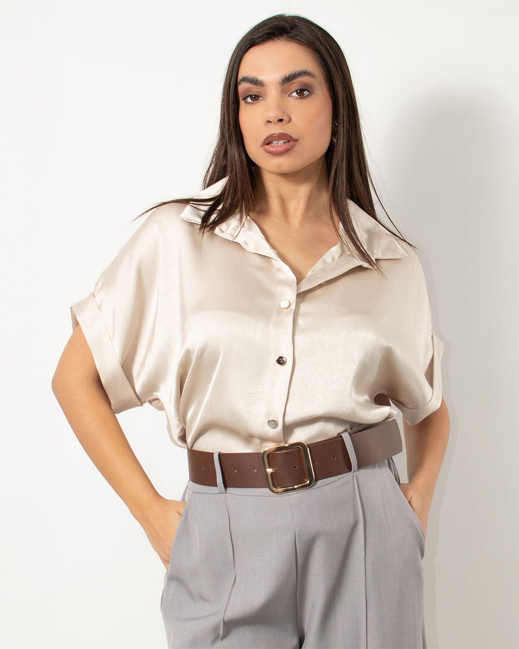 Κοντομάνικο πουκάμισο σε κρεμ από τη Silla Jo, ιδανικό για casual εμφανίσεις!