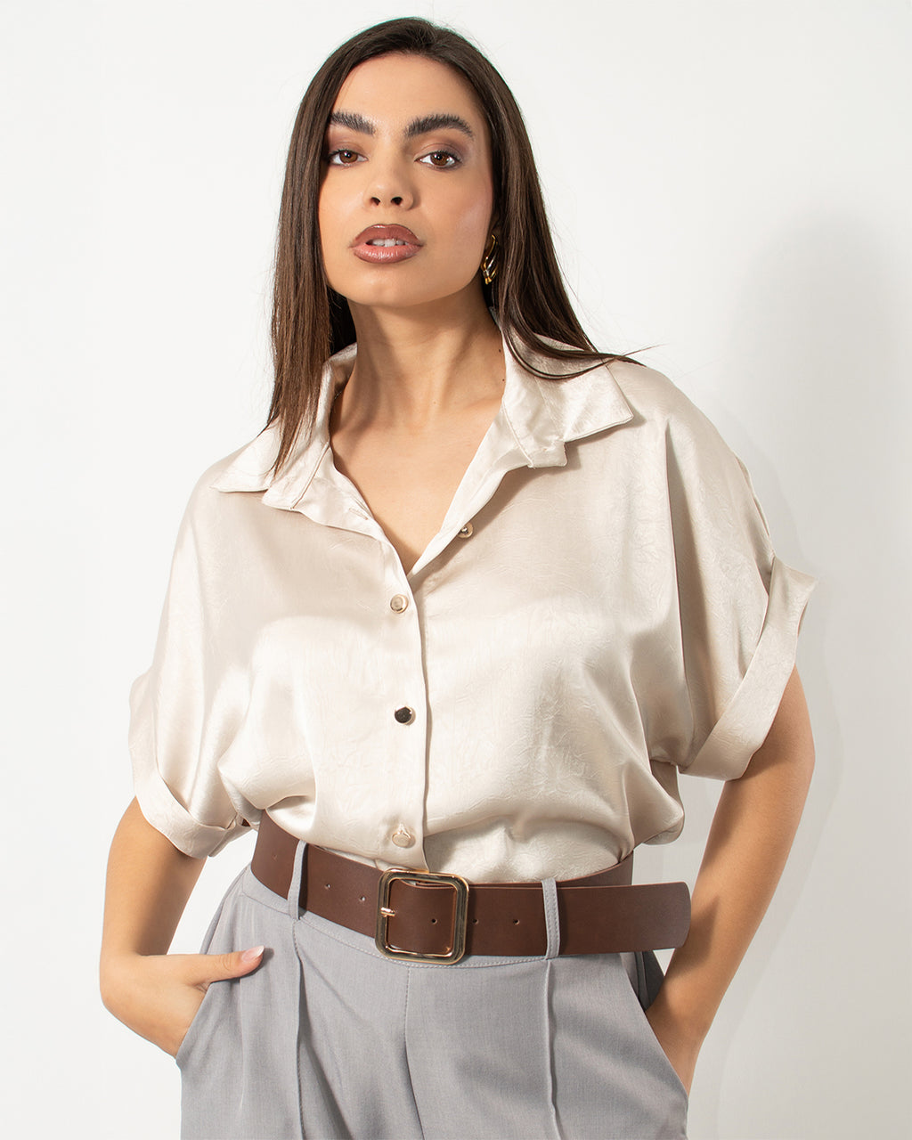 Κοντομάνικο πουκάμισο σε κρεμ από τη Silla Jo, ιδανικό για κάθε casual εμφάνιση!