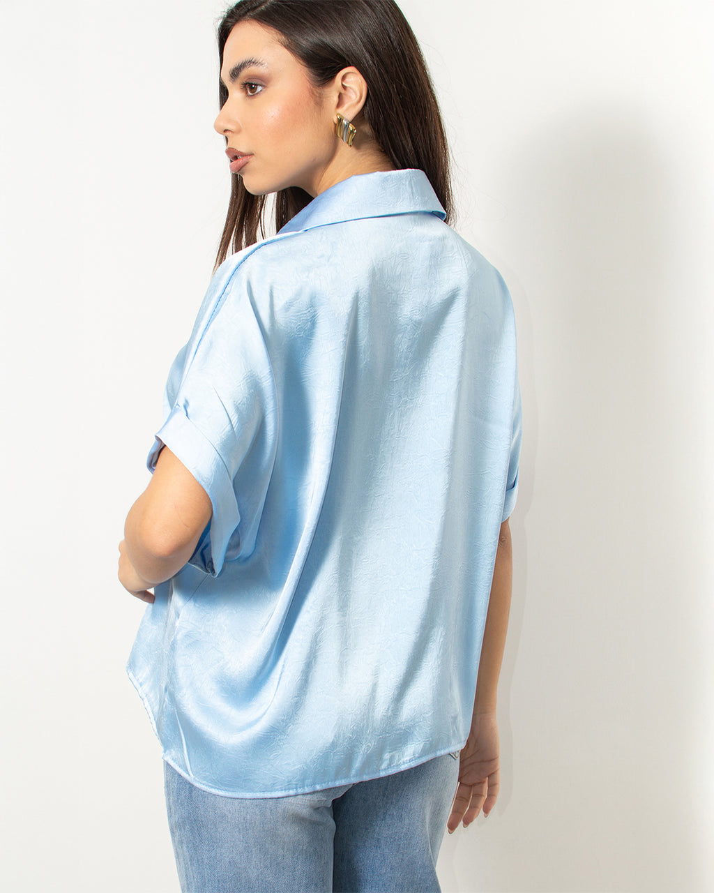 Μπλε σατινέ πουκάμισο από τη Silla Jo, ιδανικό για κάθε περίσταση! Δες το τώρα!