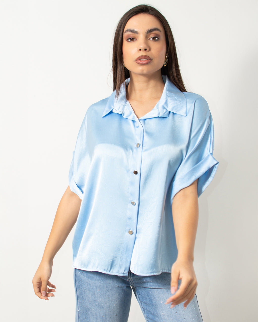 Πουκάμισο σατινέ σε μπλε από τη Silla Jo, ιδανικό για κομψές εμφανίσεις!