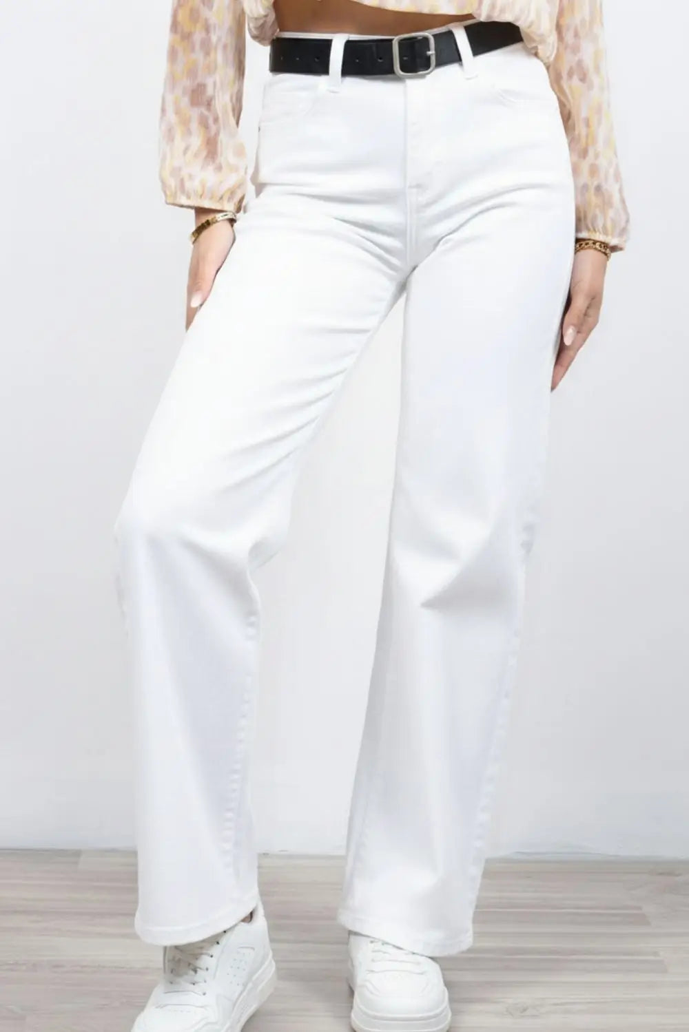 Τζιν παντελόνι wide leg σε λευκό με μαύρη ζώνη - Silla Jo - Δωρεάν Μεταφορικά