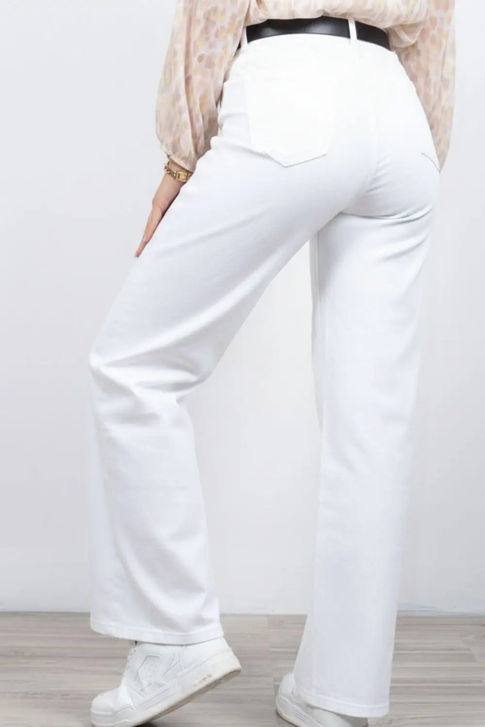 Τζιν παντελόνι wide leg σε λευκό με μαύρη ζώνη - Silla Jo - Δωρεάν Μεταφορικά