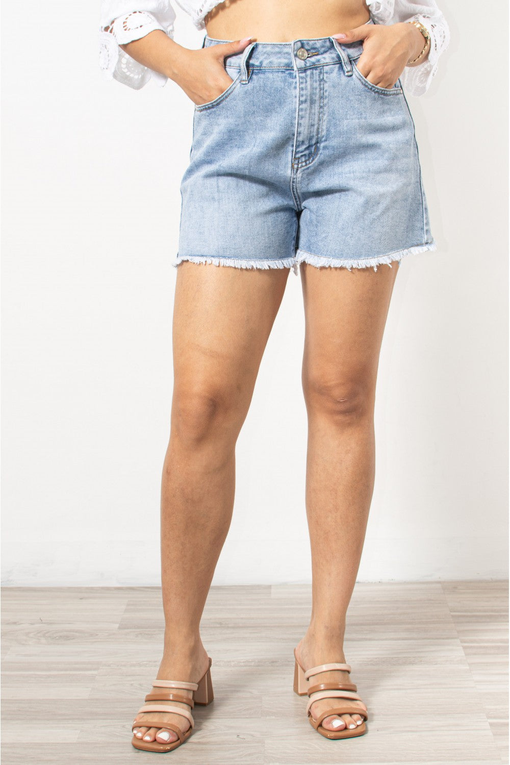 Jean shorts με ξέφτια σε Σιέλ - Silla Jo