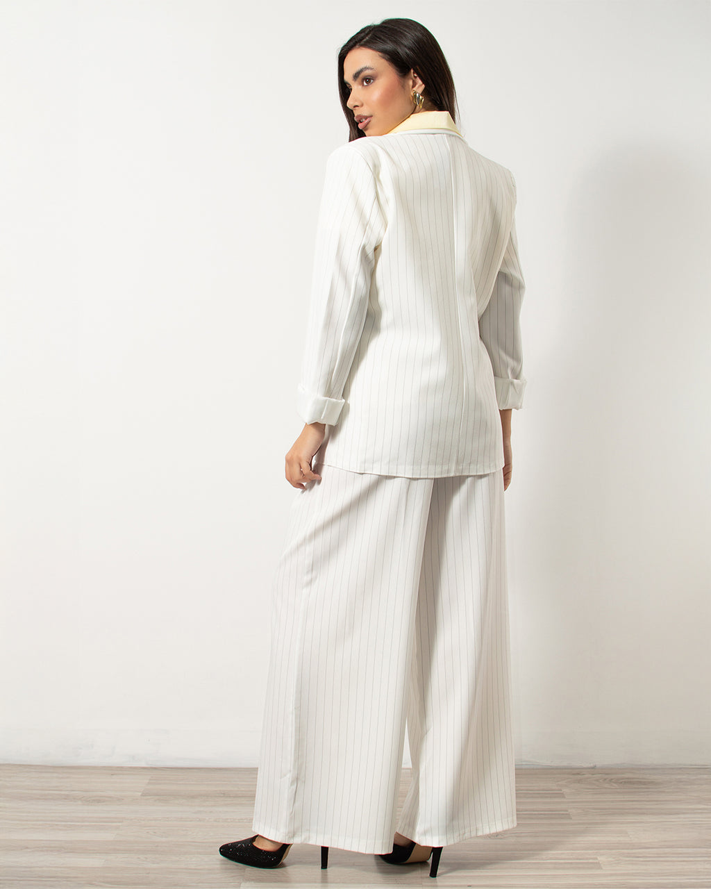 Oversized ριγέ κοστούμι σε λευκό χρώμα από τη Silla Jo.