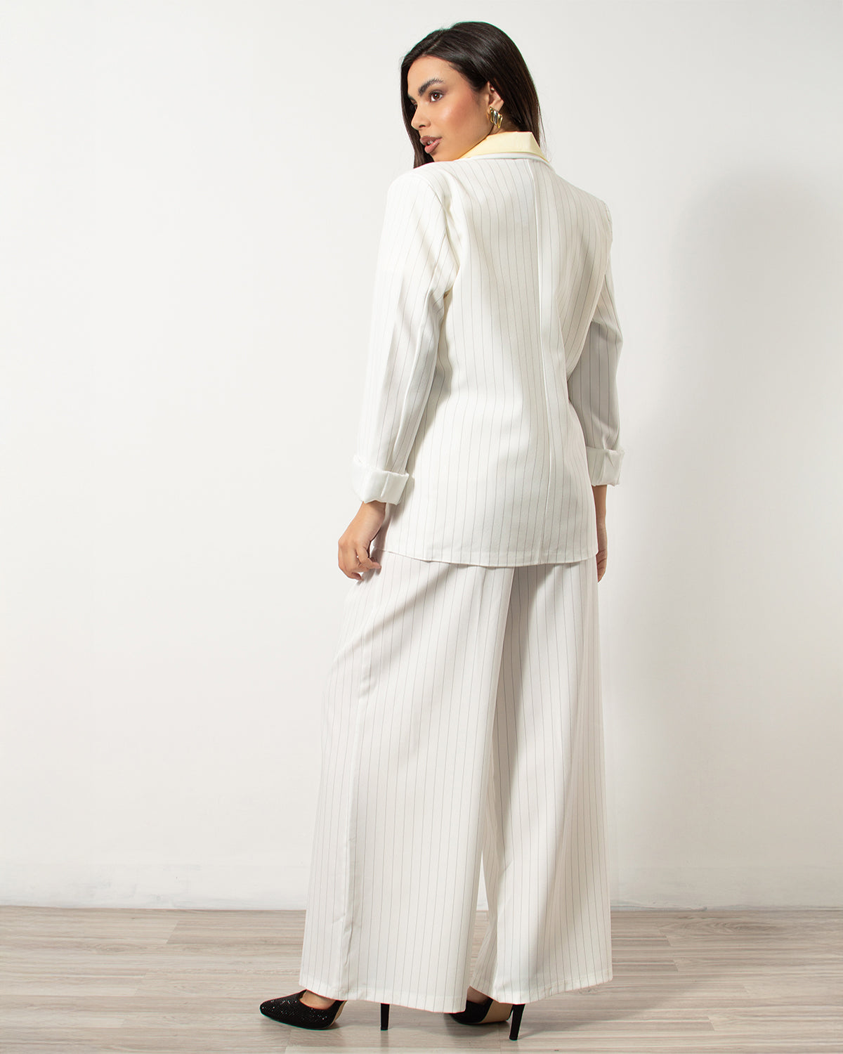 Oversized ριγέ κοστούμι σε λευκό χρώμα από τη Silla Jo.