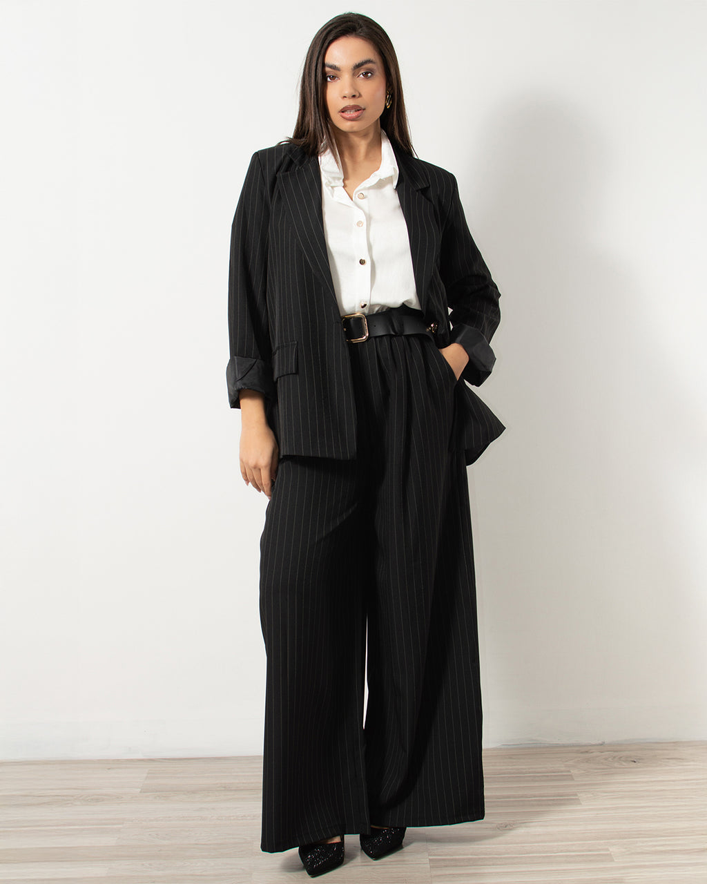 Oversized κοστούμι με ρίγες σε μαύρο χρώμα από τη Silla Jo.