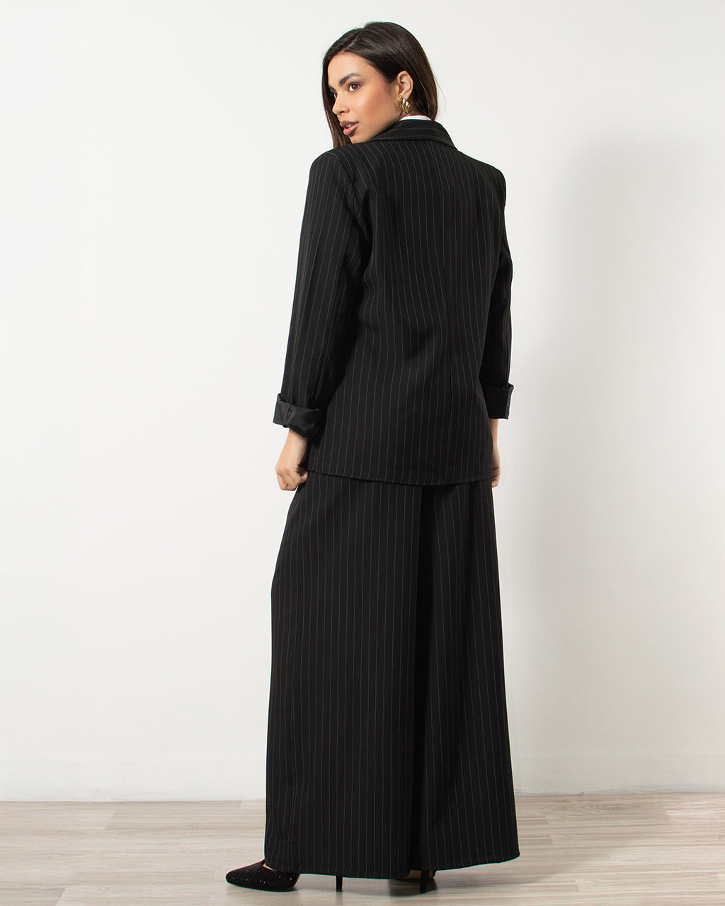 Κοστούμι oversized με ρίγες σε μαύρο χρώμα από τη Silla Jo.