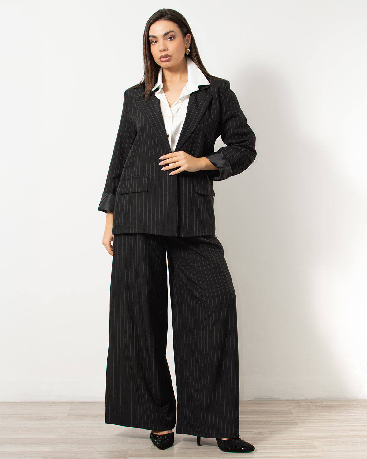 Oversized κοστούμι με ρίγες σε μαύρο χρώμα από τη Silla Jo.