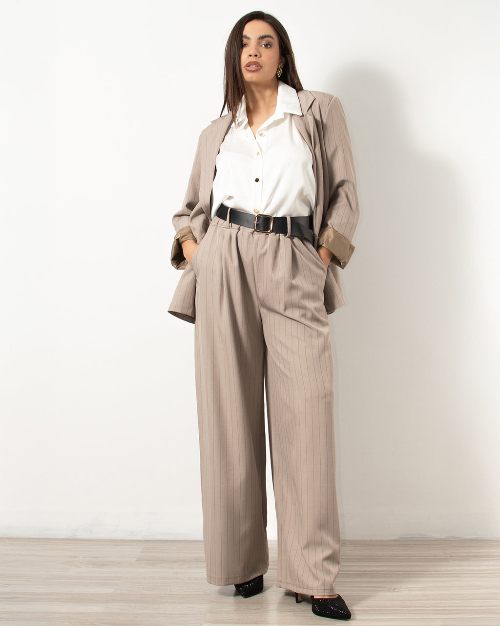 Oversized κοστούμι ρίγες σε μπεζ από τη Silla Jo.