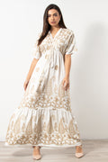 Μακρύ λευκό boho φόρεμα με κέντημα από τη Silla Jo.