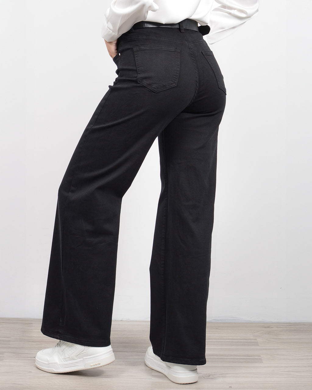 Παντελόνι ίσιο ψηλόμεσο σε μαύρο