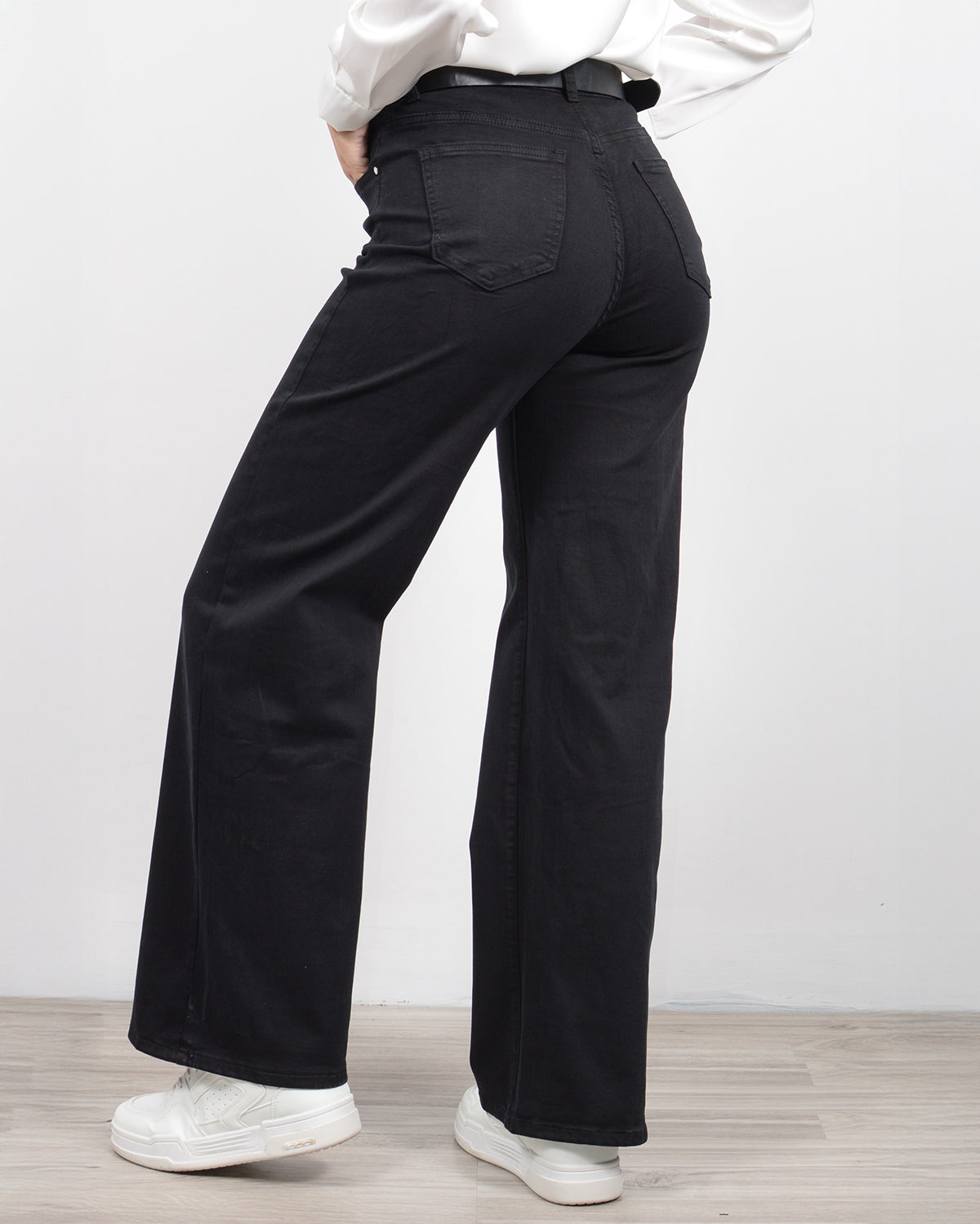 Παντελόνι ίσιο ψηλόμεσο σε μαύρο