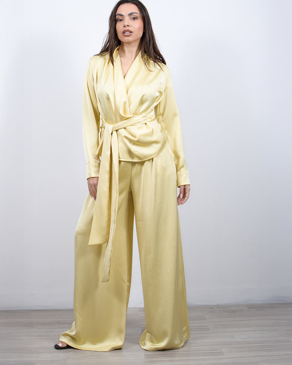 Co-ord σετ σατέν κρουαζέ σε κίτρινο 4