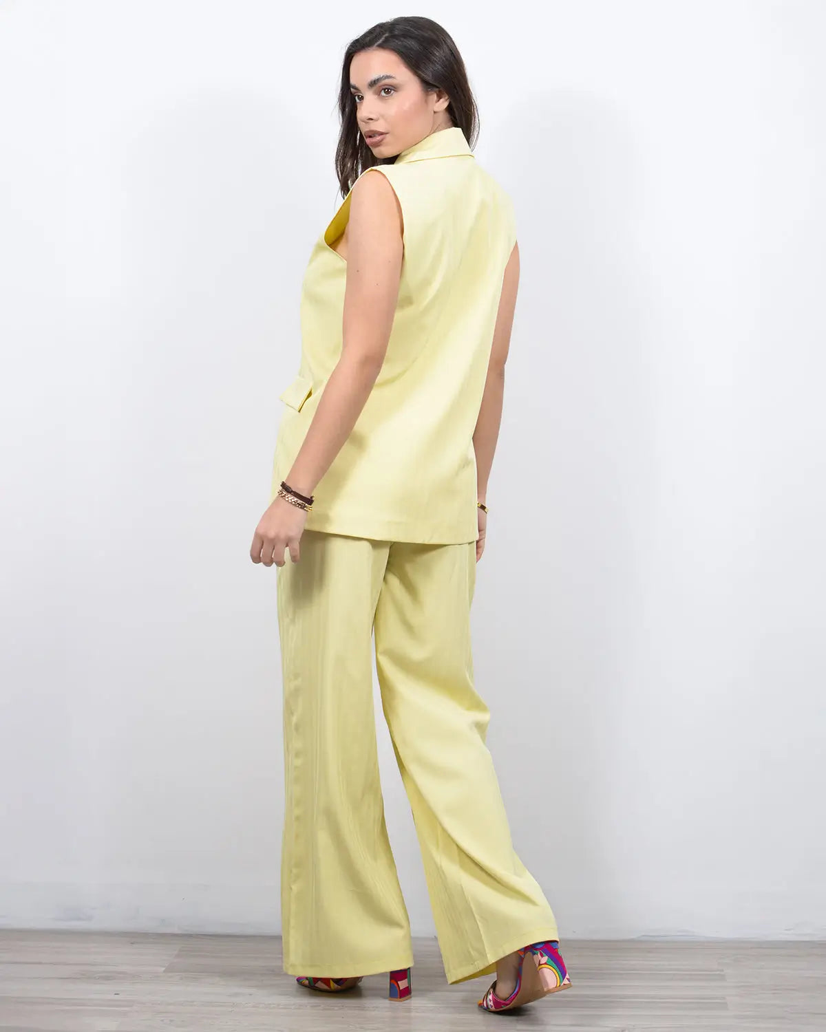 Γυναικείο σετ γιλέκο και παντελόνα σε κίτρινο
