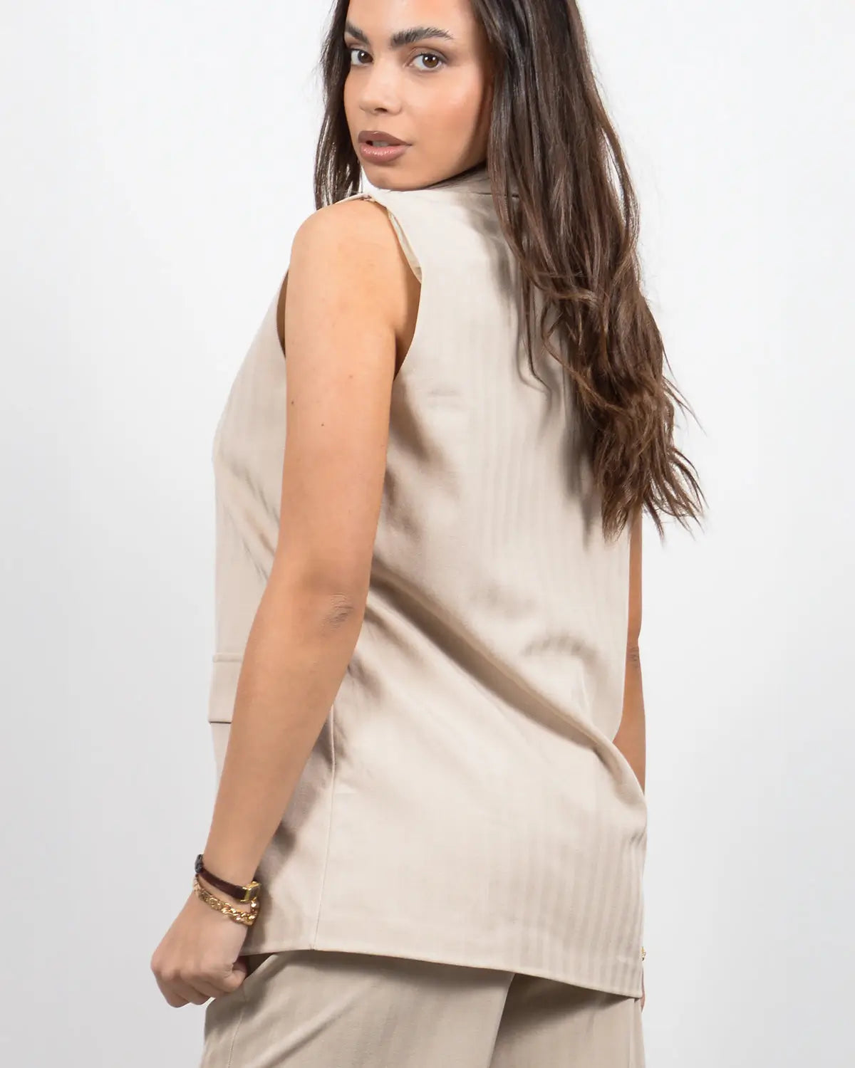 Γυναικείο σετ γιλέκο και παντελόνα σε μπεζ