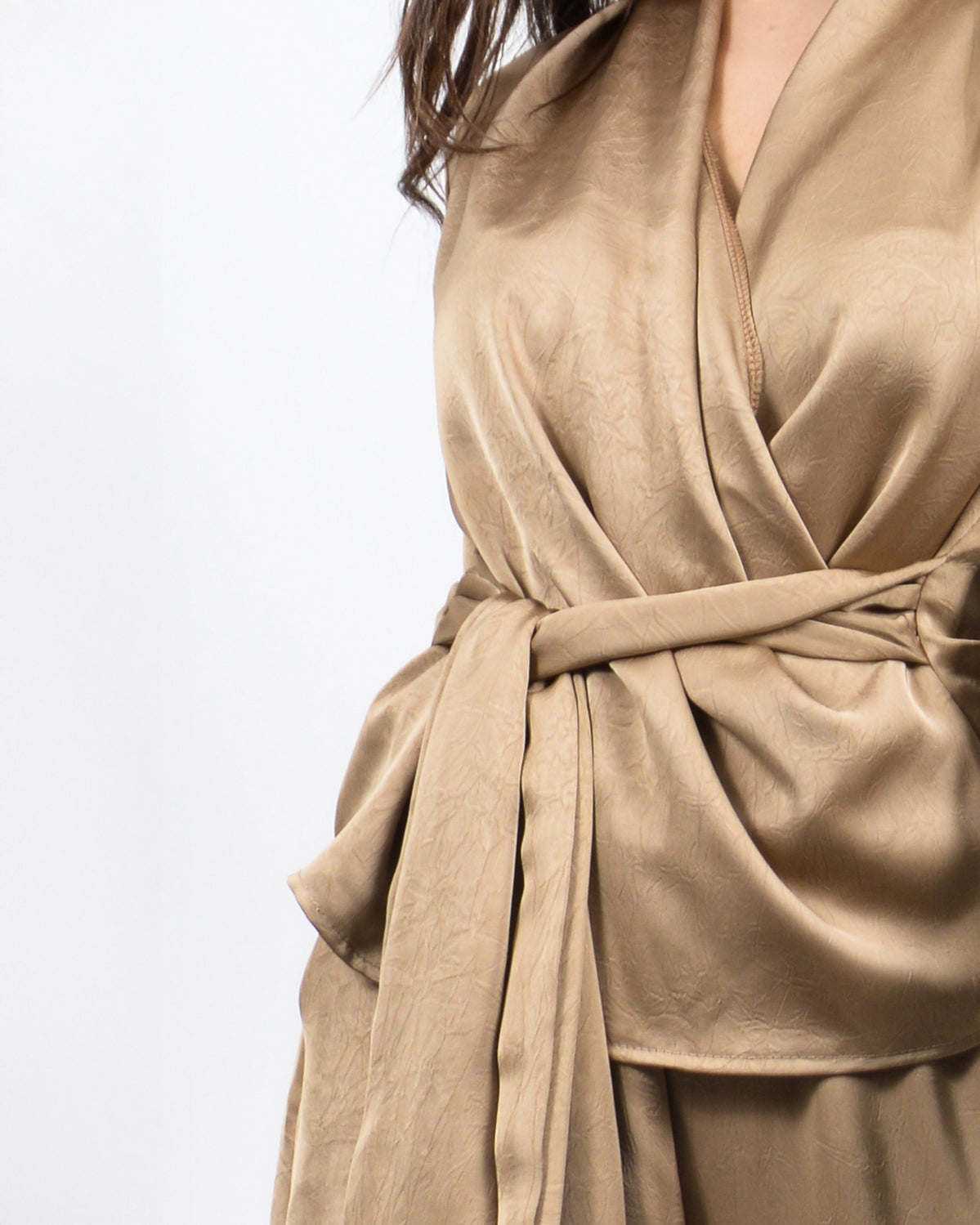 Co-ord σετ σατέν κρουαζέ σε μπεζ