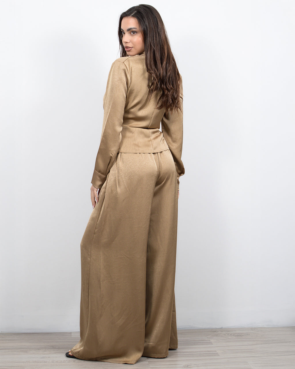 Co-ord σετ σατέν κρουαζέ σε μπεζ