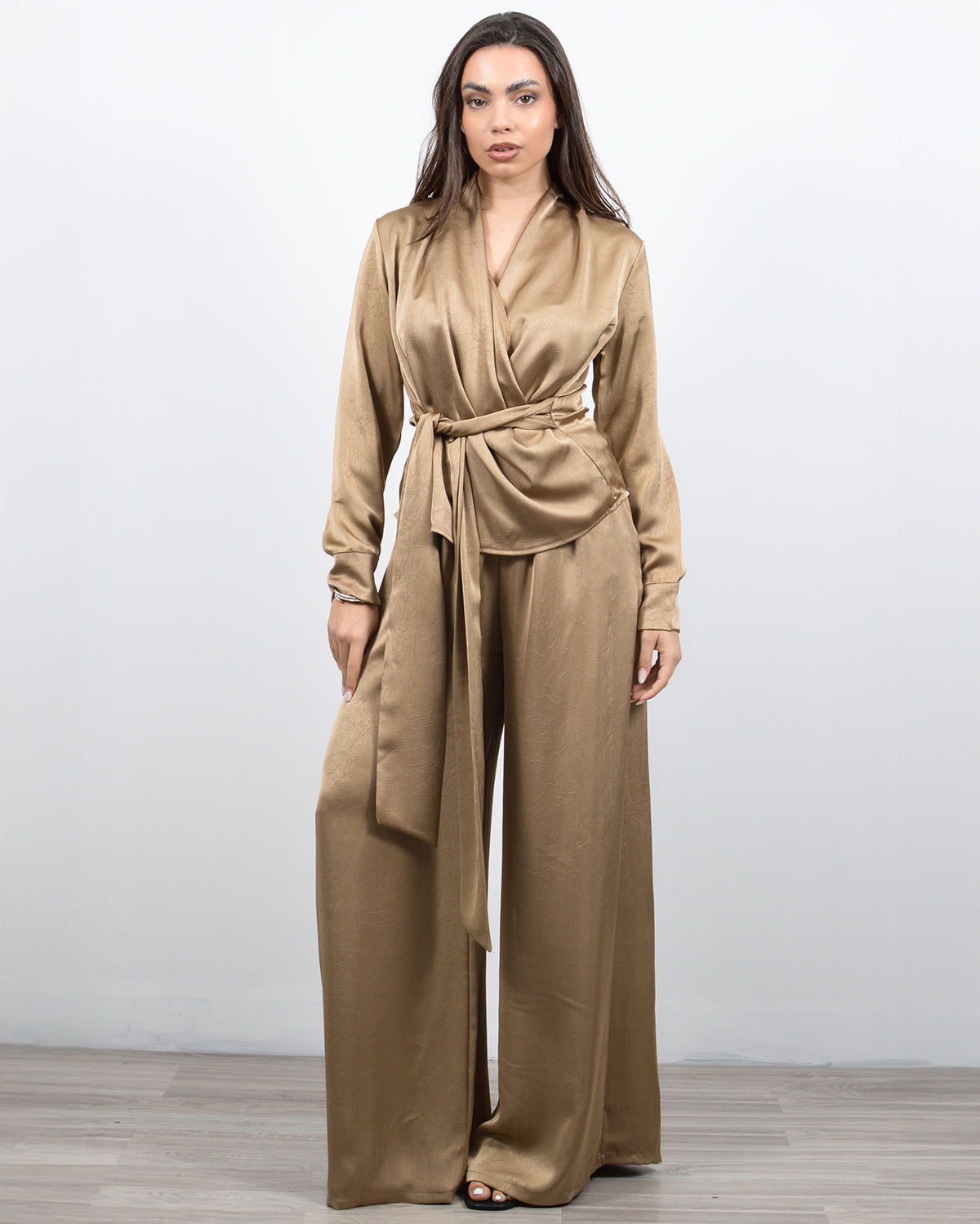 Co-ord σετ σατέν κρουαζέ σε μπεζ