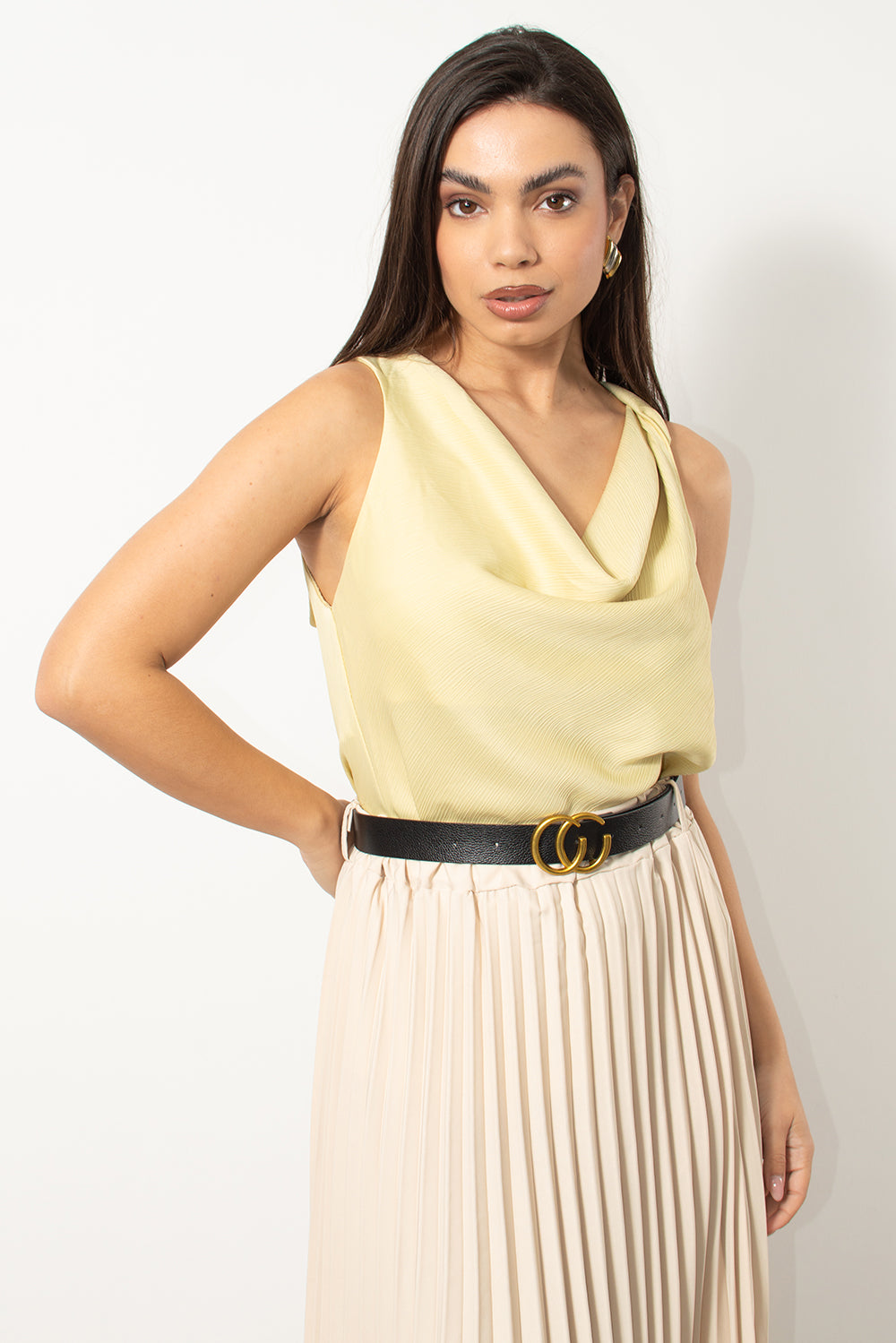 Τοπ ντραπέ αμάνικο σε κίτρινο χρώμα από τη Silla Jo.