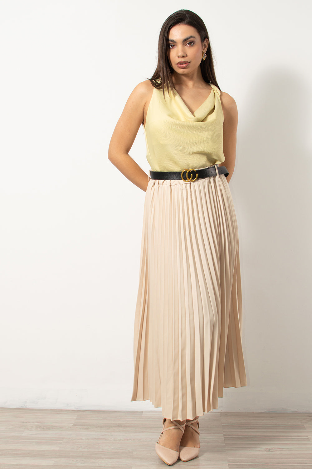 Τοπ ντραπέ αμάνικο σε κίτρινο χρώμα από τη Silla Jo.