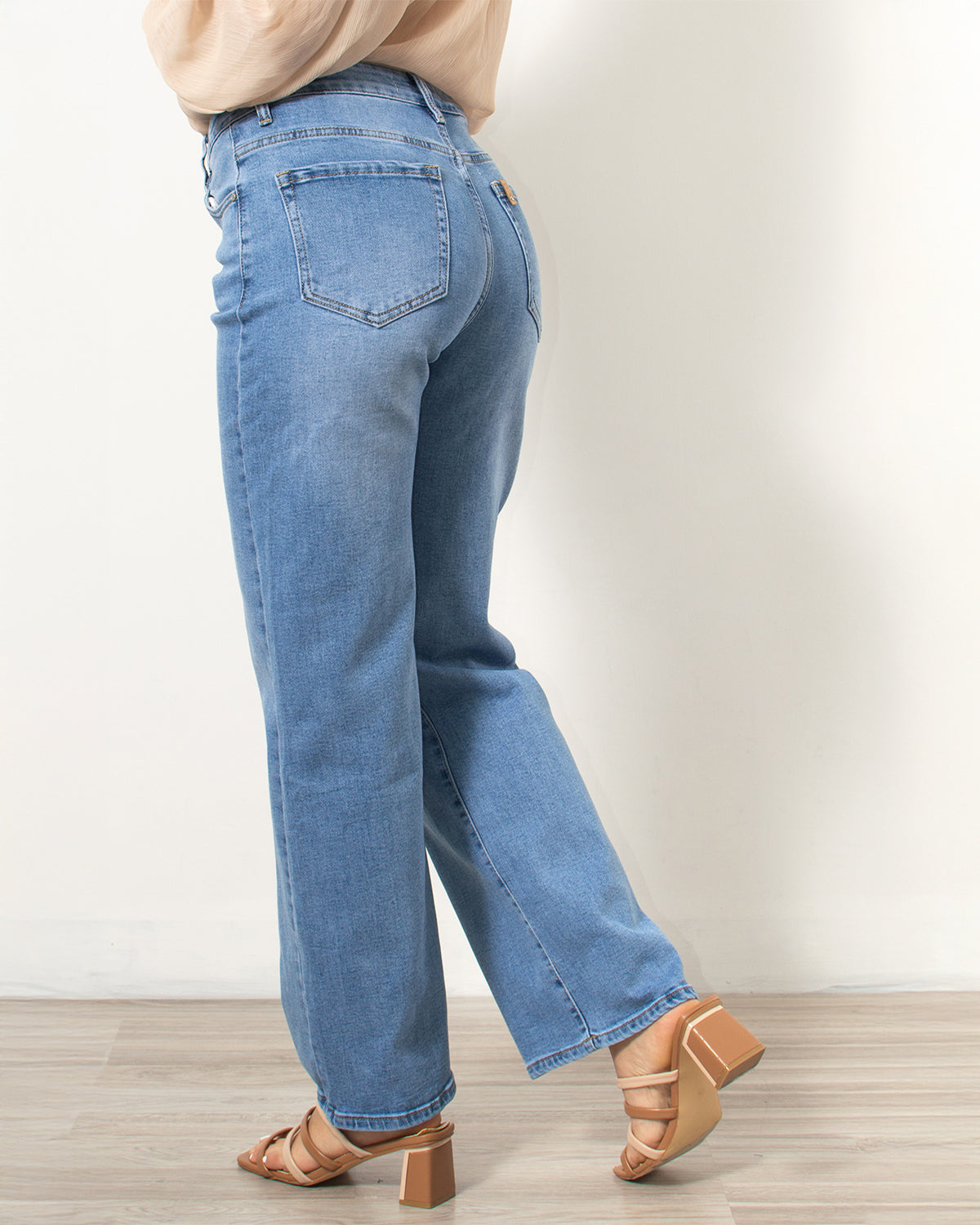 Τζιν παντελόνι wide leg ψηλόμεσο σε μπλε χρώμα από τη Silla Jo.