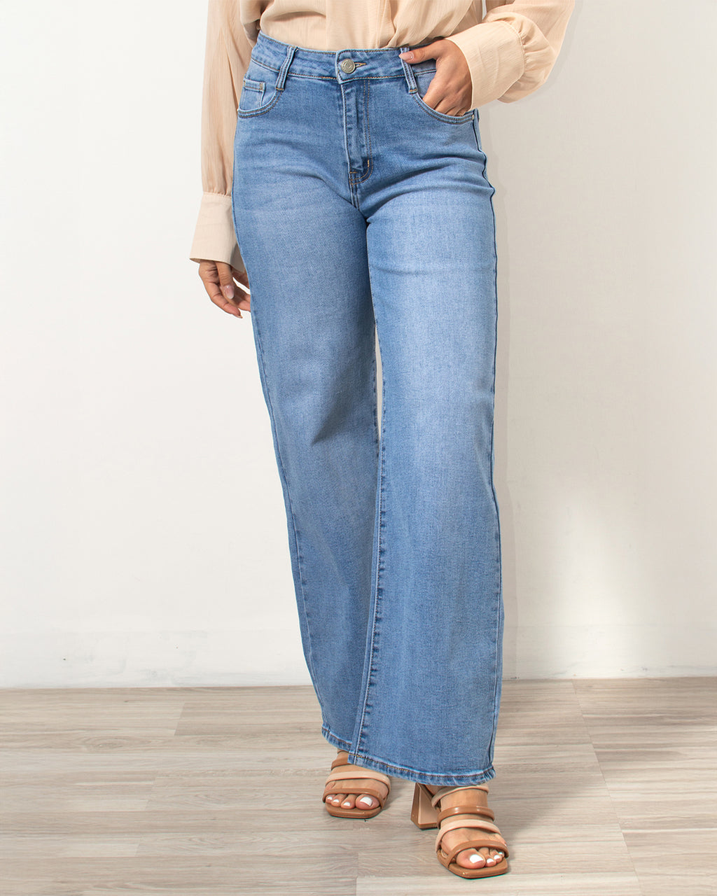 Τζιν παντελόνι wide leg ψηλόμεσο σε μπλε χρώμα από τη Silla Jo.